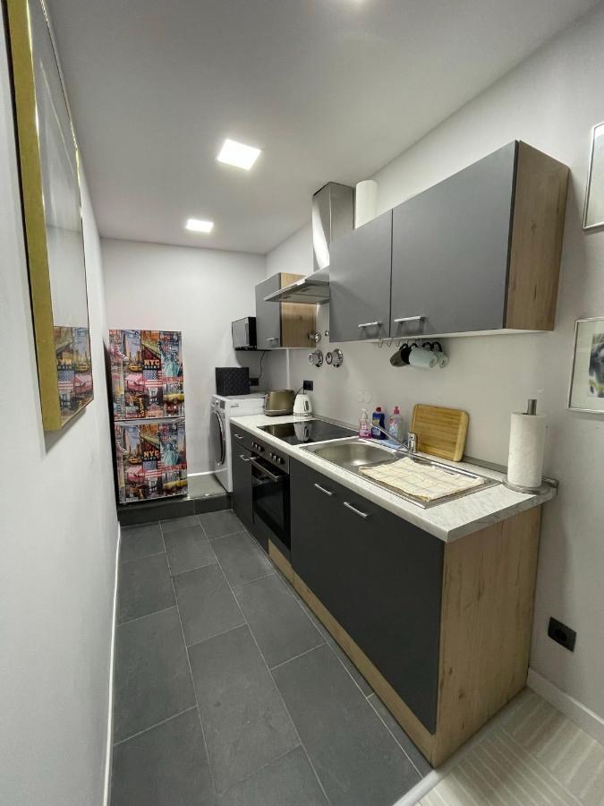 Bright: Flat With Balcony - Kitchen - Free Parking Apartment Berlin Bagian luar foto