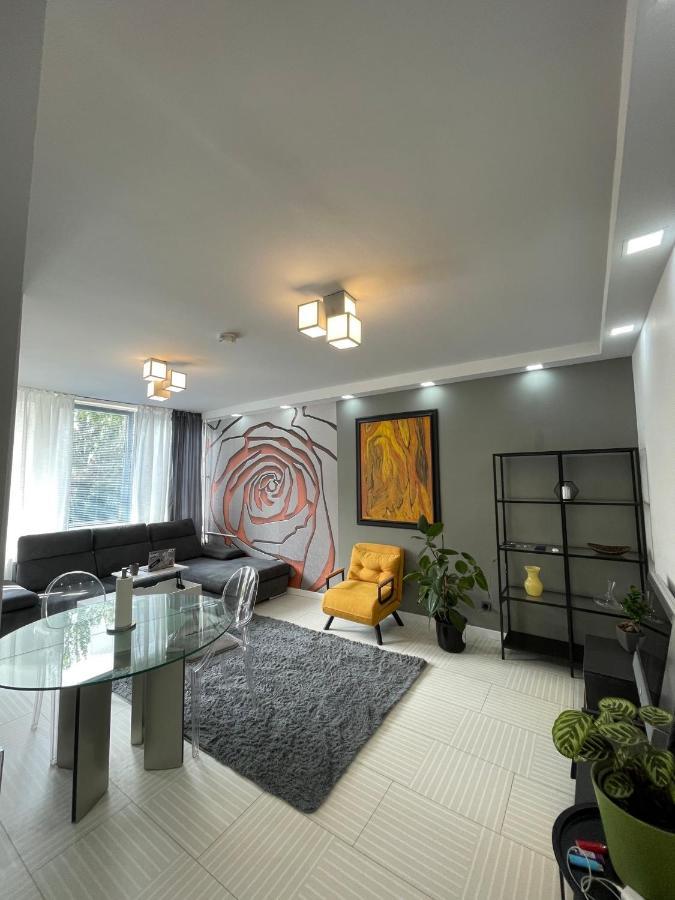 Bright: Flat With Balcony - Kitchen - Free Parking Apartment Berlin Bagian luar foto